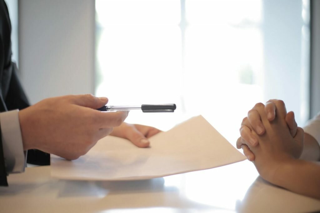 two people discussing a rental agreement